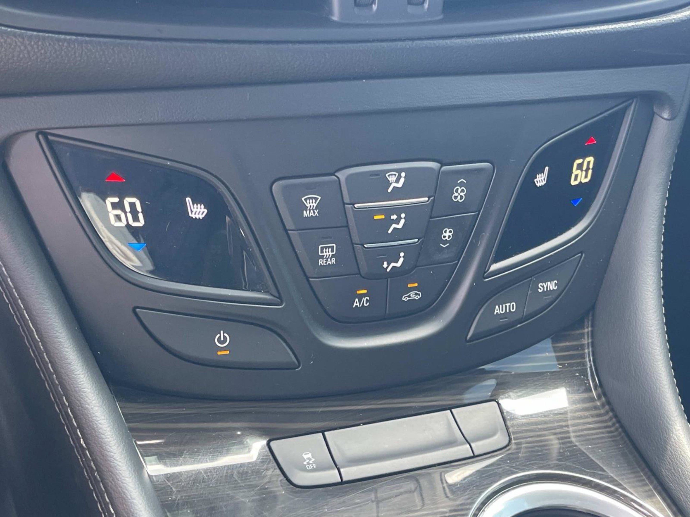 Used 2020 Buick Envision Essence FWD image 33