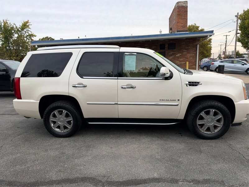 Used 2007 Cadillac Escalade AWD w/ Information Package image 2