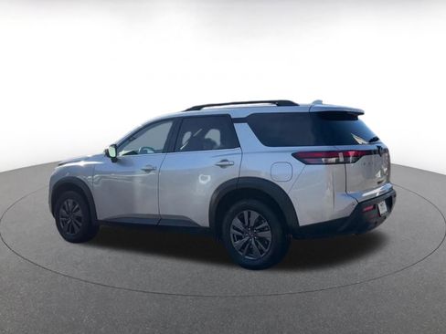 Used 2025 Nissan Pathfinder SV image 10