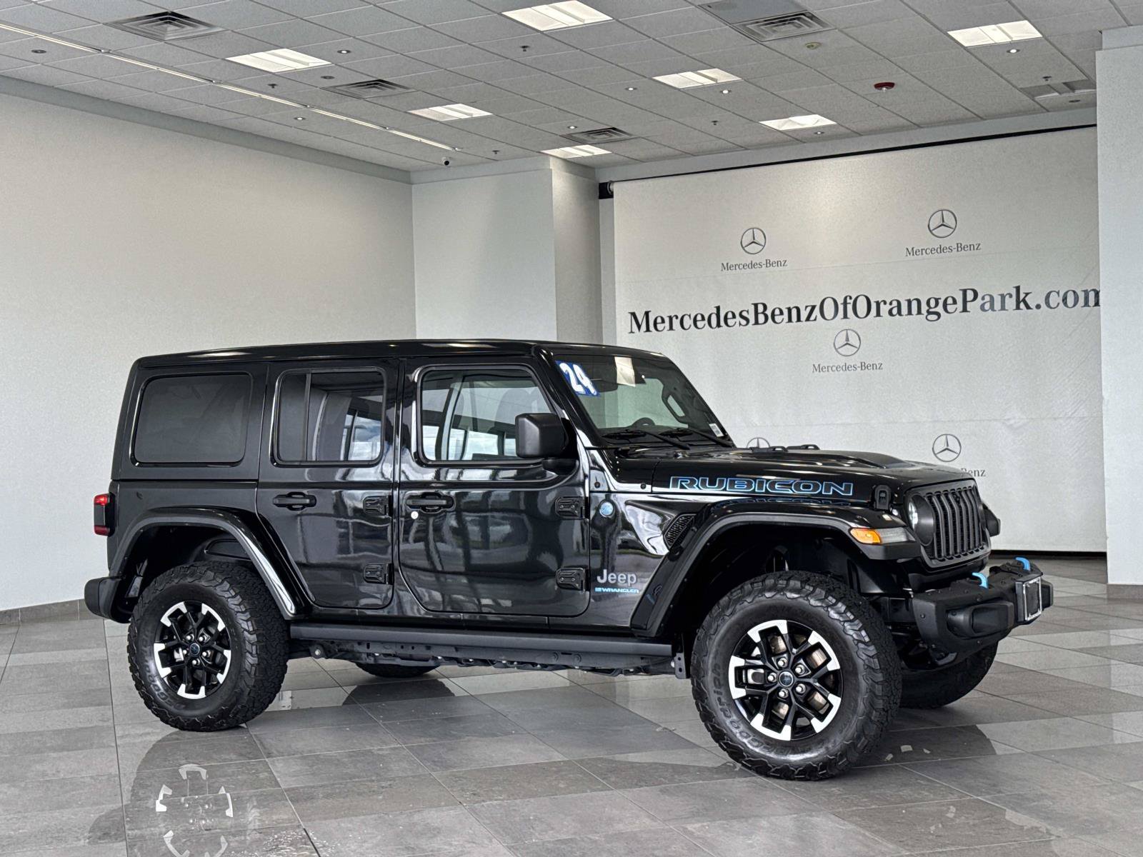 Used 2024 Jeep Wrangler Unlimited Rubicon 4xe AWD/4WD image 2