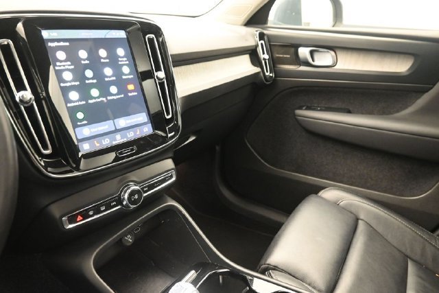 Used 2023 Volvo XC40 B4 Ultimate FWD image 21