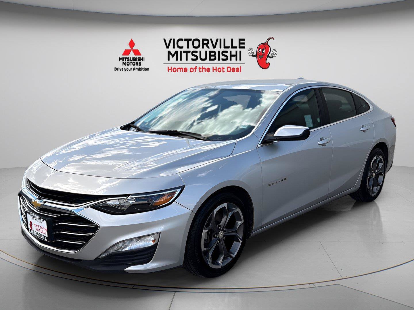 Used 2022 Chevrolet Malibu LT FWD image 2