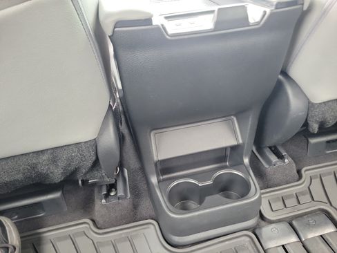 Used 2025 Toyota Sienna XLE FWD image 15