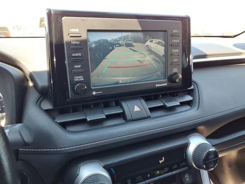 Used 2020 Toyota RAV4 XLE w/ Convenience Package image 18