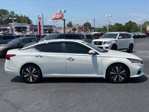 Used 2021 Nissan Altima 2.5 SV w/ SV Premium Package FWD image 2
