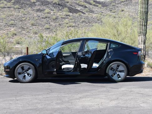 Used 2023 Tesla Model 3 Standard Range RWD image 7