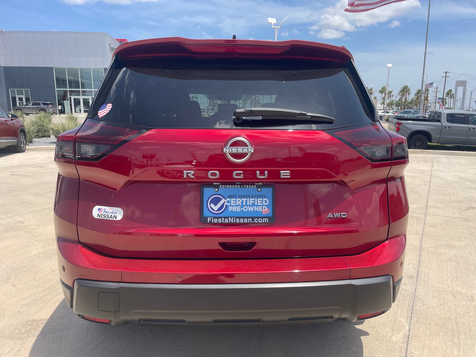Used 2025 Nissan Rogue S AWD/4WD image 4