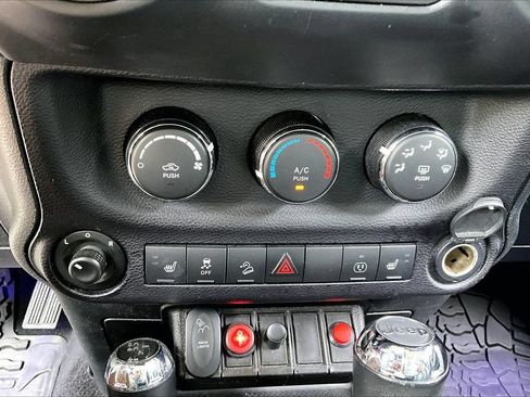 Used 2016 Jeep Wrangler Unlimited Rubicon AWD/4WD image 24
