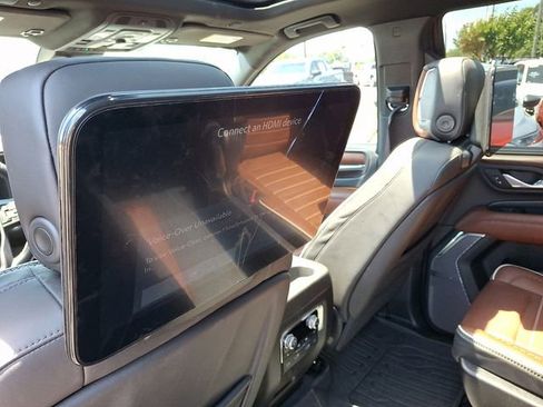 Used 2024 GMC Yukon Denali Ultimate AWD/4WD image 10