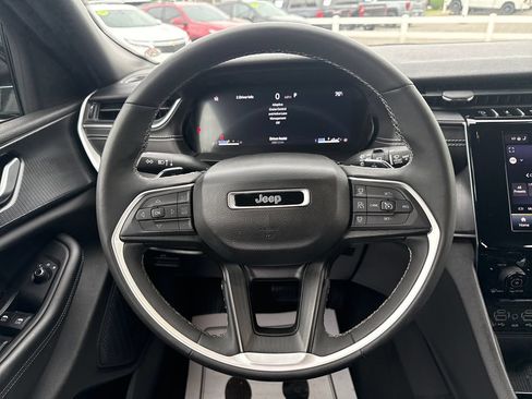 Used 2024 Jeep Grand Cherokee Altitude AWD/4WD image 27