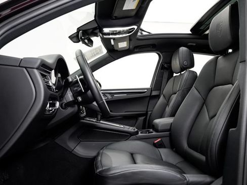 Certified 2026 Porsche Macan AWD/4WD image 7