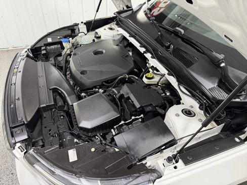 Used 2020 Volvo XC40 T5 Momentum w/ Premium Package image 28