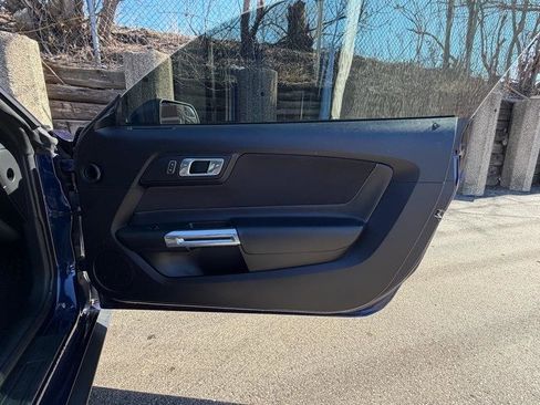 Used 2019 Ford Mustang Coupe image 23