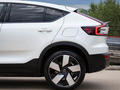 Certified 2023 Volvo C40 P8 Recharge Plus w/ Climate Package AWD/4WD image 4