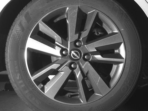 Used 2025 Nissan Versa SV FWD image 15