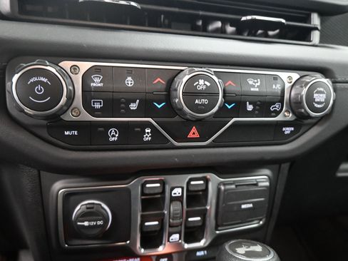 Used 2025 Jeep Wrangler Unlimited Rubicon w/ Convenience Group image 14