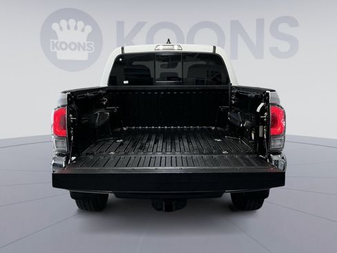 Used 2020 Toyota Tacoma TRD Off-Road AWD/4WD image 24