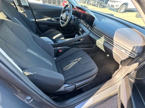 Used 2024 Hyundai Elantra SEL FWD image 16