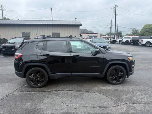 Used 2019 Jeep Compass Latitude FWD image 6
