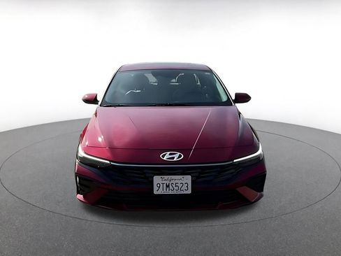 Used 2025 Hyundai Elantra Limited image 9