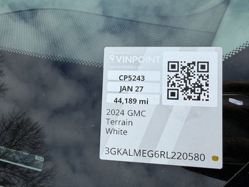 Used 2024 GMC Terrain SLE image 33