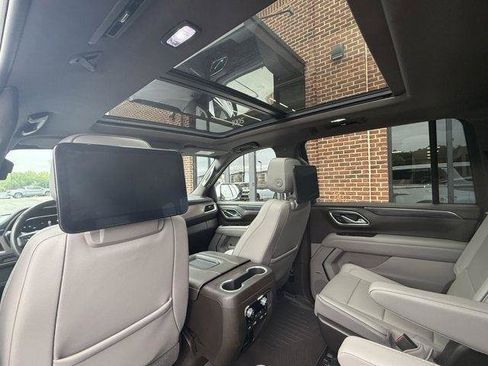 Used 2023 GMC Yukon XL SLT w/ SLT Premium Package AWD/4WD image 18