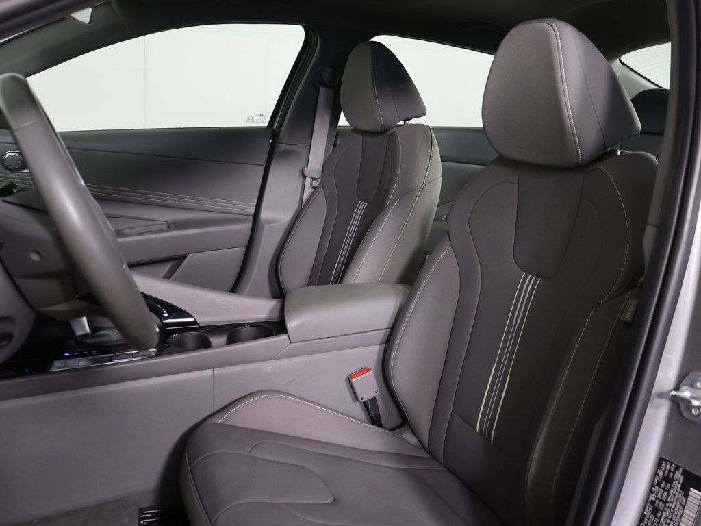 Certified 2024 Hyundai Elantra SEL w/ Convenience Package FWD image 28