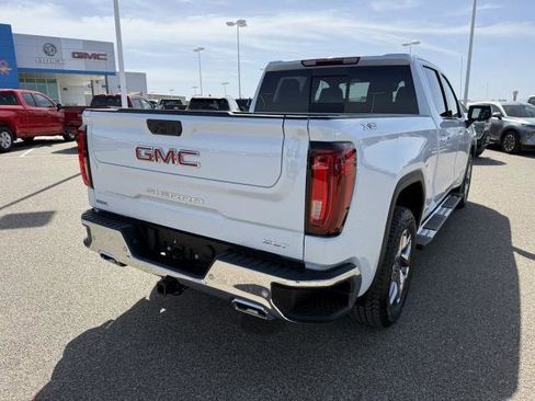 New 2026 GMC Sierra 1500 SLT image 10