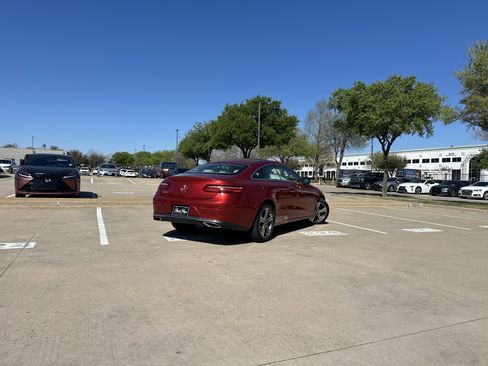 Used 2018 Mercedes-Benz E 400 E 400 image 2