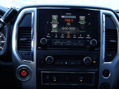 Used 2021 Nissan Titan SV w/ SV Convenience Package image 8