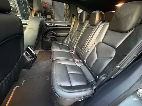 Used 2018 Porsche Cayenne image 15