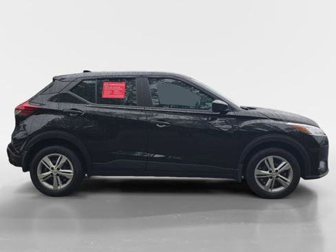 Certified 2025 Nissan Kicks Play S FWD image 6