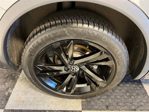 Certified 2023 Volkswagen Tiguan SE R-Line image 14