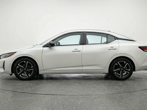 Used 2025 Nissan Sentra SV image 5