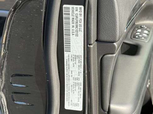 Used 2022 Jeep Grand Cherokee Limited w/ Trailer Tow Group IV image 22