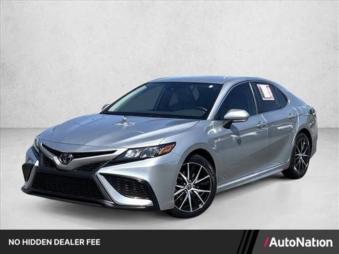 Used 2023 Toyota Camry SE FWD image 1