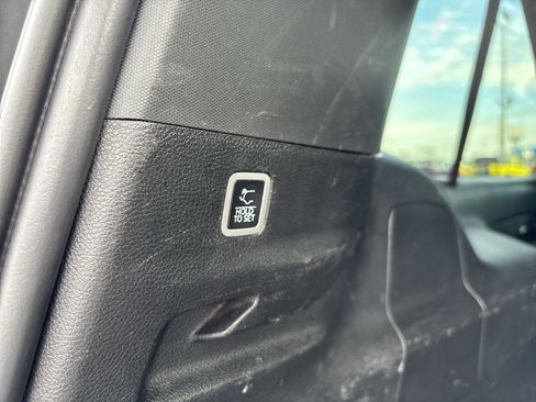 Used 2023 Jeep Wagoneer L Series II AWD/4WD image 10