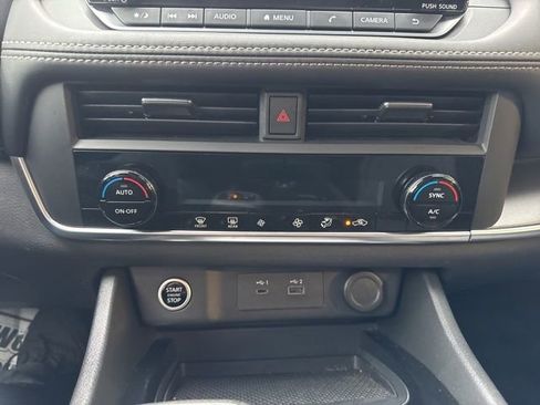 Used 2023 Nissan Rogue SV image 15