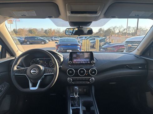 Used 2025 Nissan Sentra SV image 31