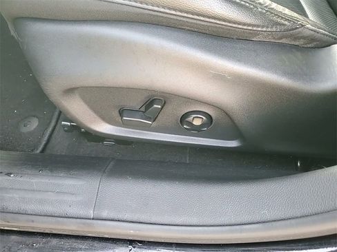 Used 2017 Jeep Compass Limited image 10