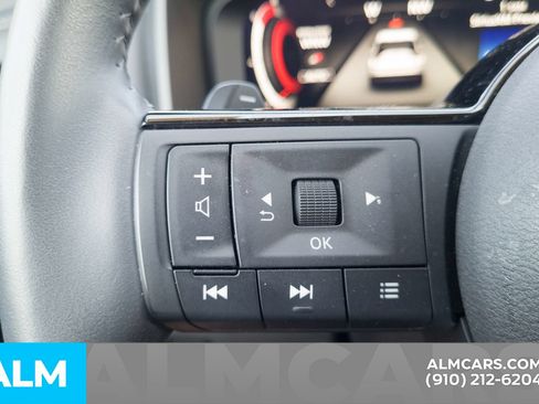 Used 2024 Nissan Rogue SL AWD/4WD image 13