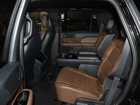 Used 2023 Lincoln Navigator Reserve image 47