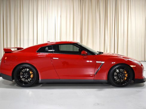 Used 2009 Nissan GT-R Premium AWD/4WD image 4