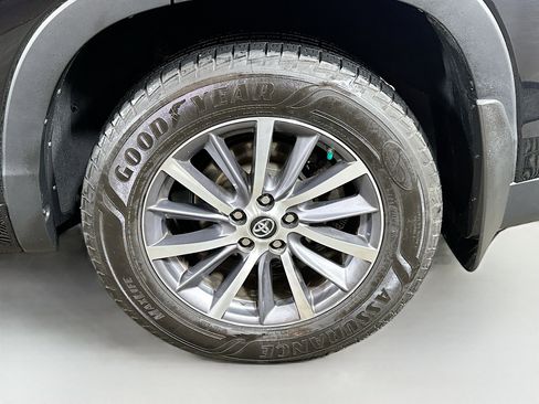 Used 2018 Toyota Highlander XLE image 31