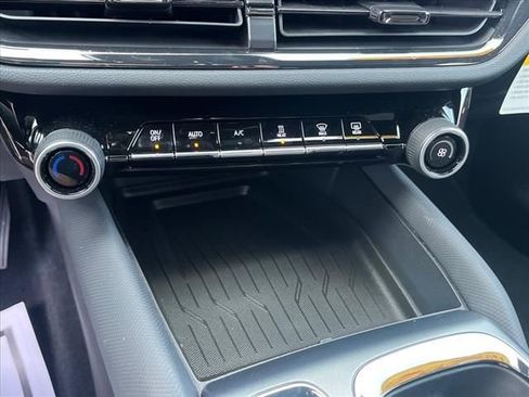 New 2024 Chevrolet Equinox EV RS image 13