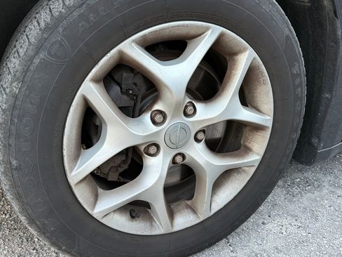 Used 2017 Chrysler Pacifica Touring-L w/ Tire & Wheel Group image 6