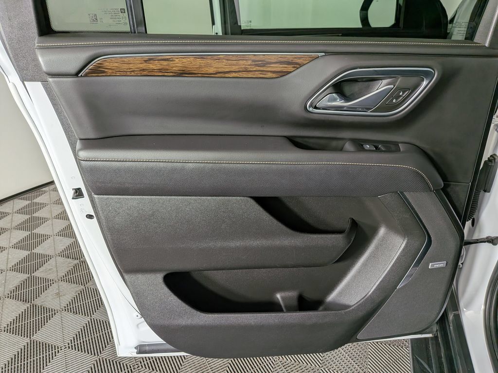 Used 2023 Chevrolet Suburban Premier AWD/4WD image 32