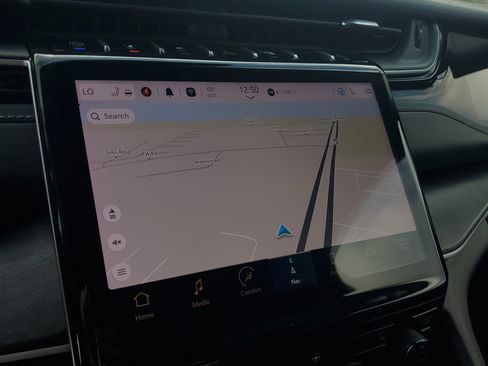 Used 2023 Jeep Grand Cherokee 4WD 4xe image 11