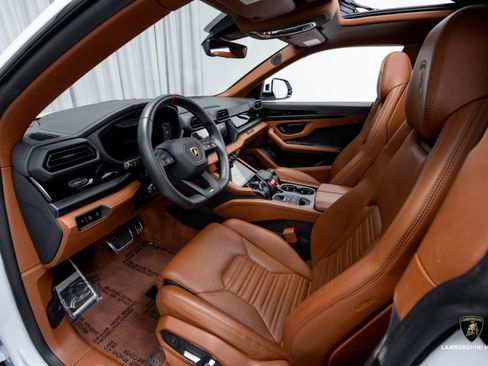 Used 2025 Lamborghini Urus SE image 22