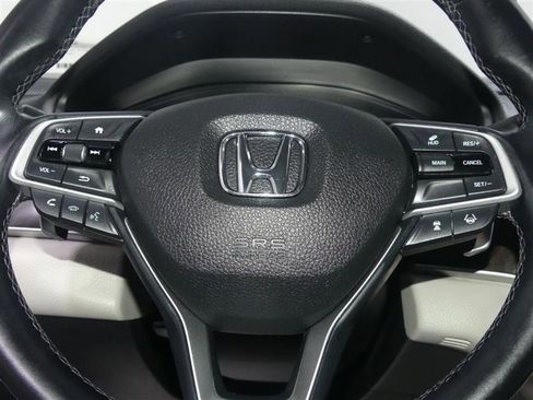 Used 2018 Honda Accord Touring image 30